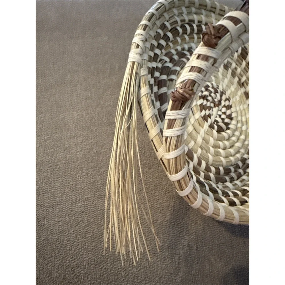 South Carolina Sweet Grass Basket with Handle Signed Delores Iones 2015 (TD)